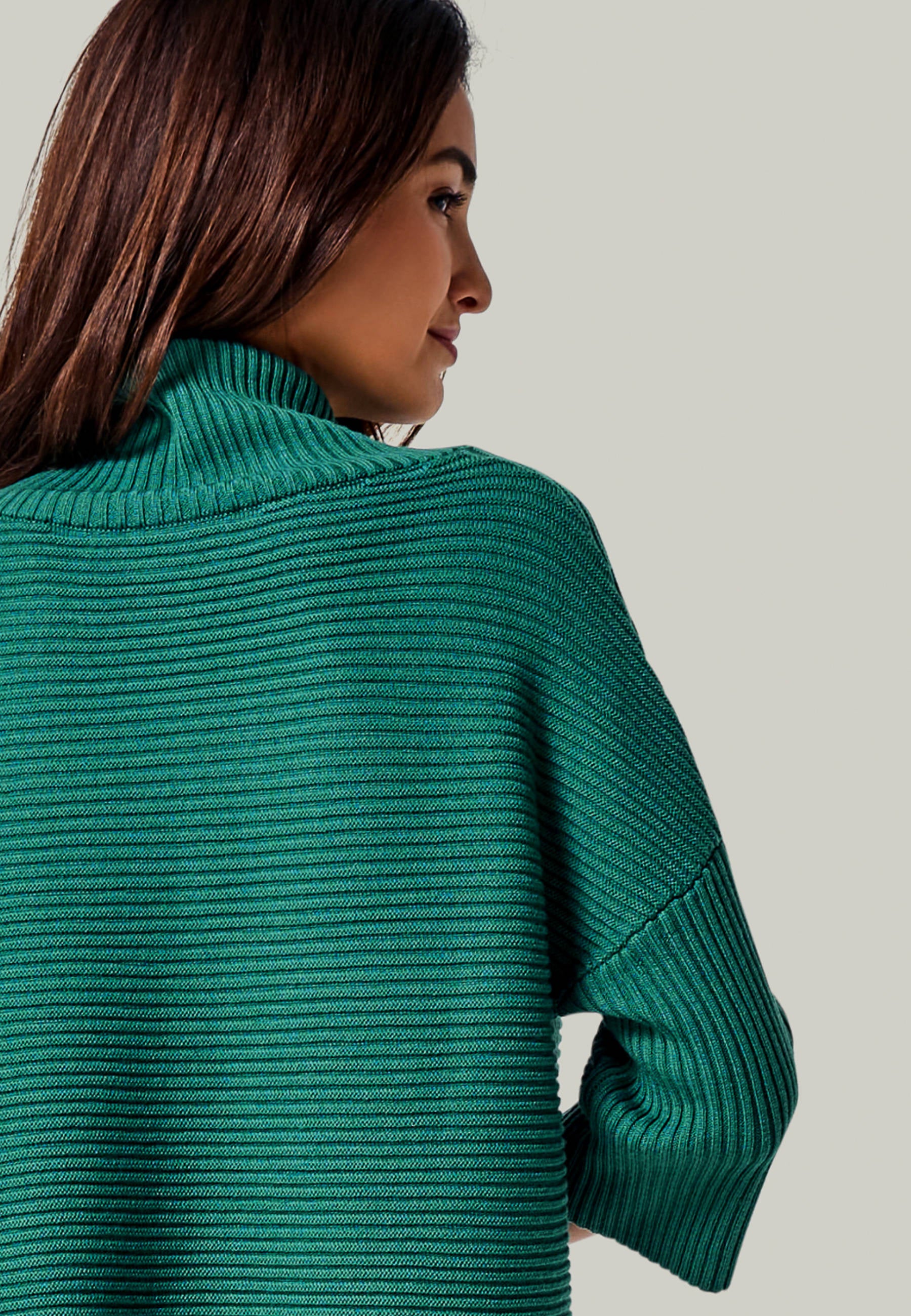 PULLOVER BAILEY - Asymmetrischer Merino Rollkragenpullover