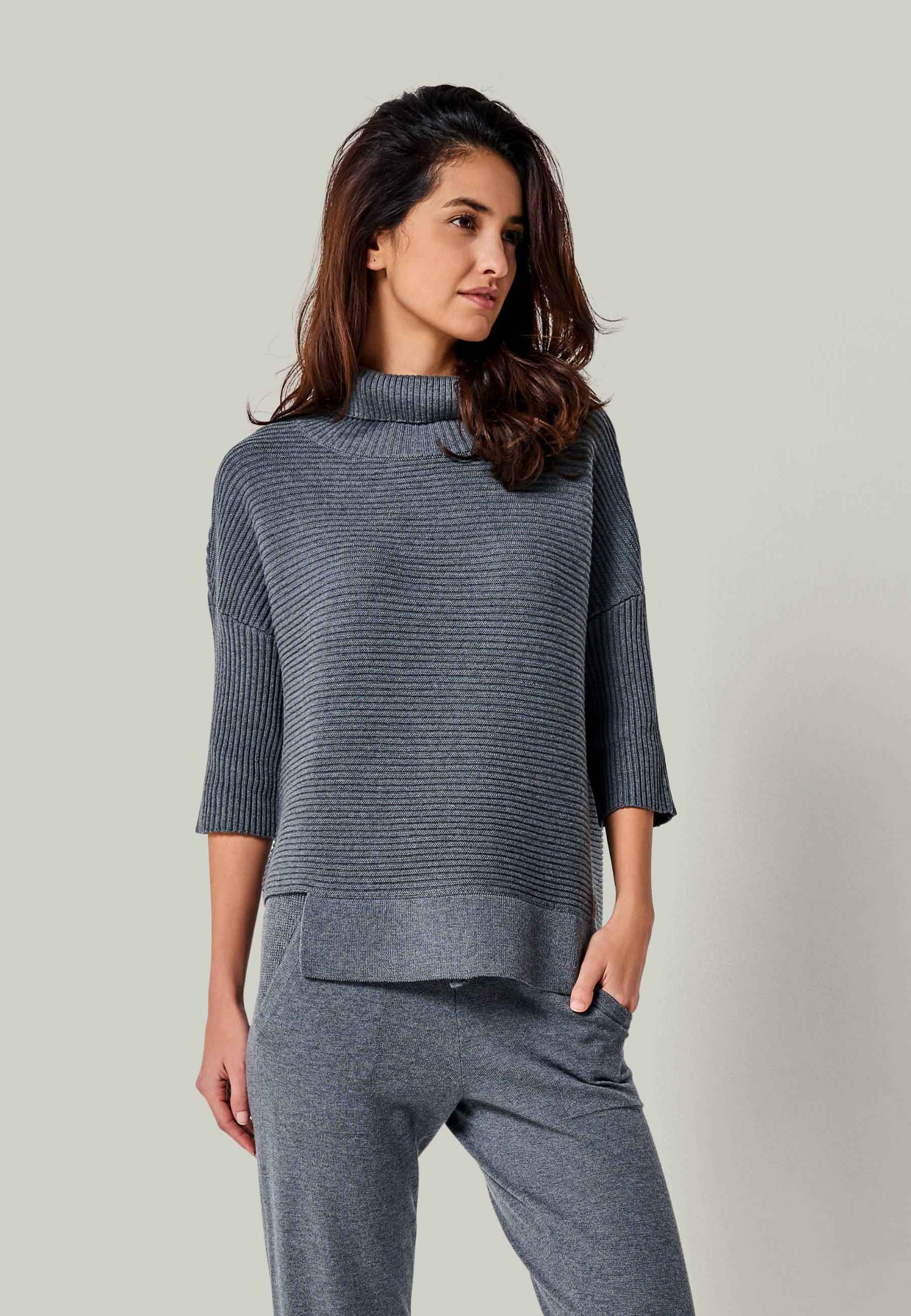 PULLOVER BAILEY - Asymmetrischer Merino Rollkragenpullover