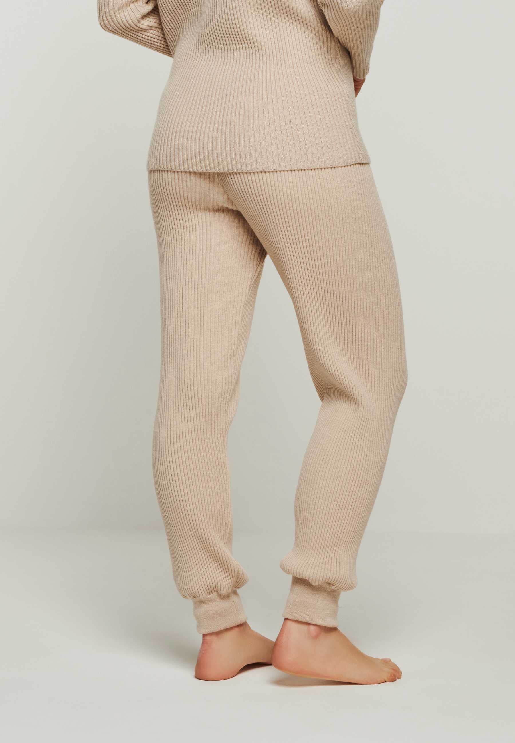 Moderne Homewear Strickhose beige gerippt